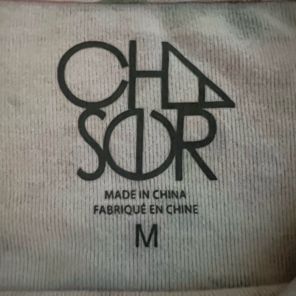 NWOT Chaser sweatshirt with roses size medium - Picture 3 of 4